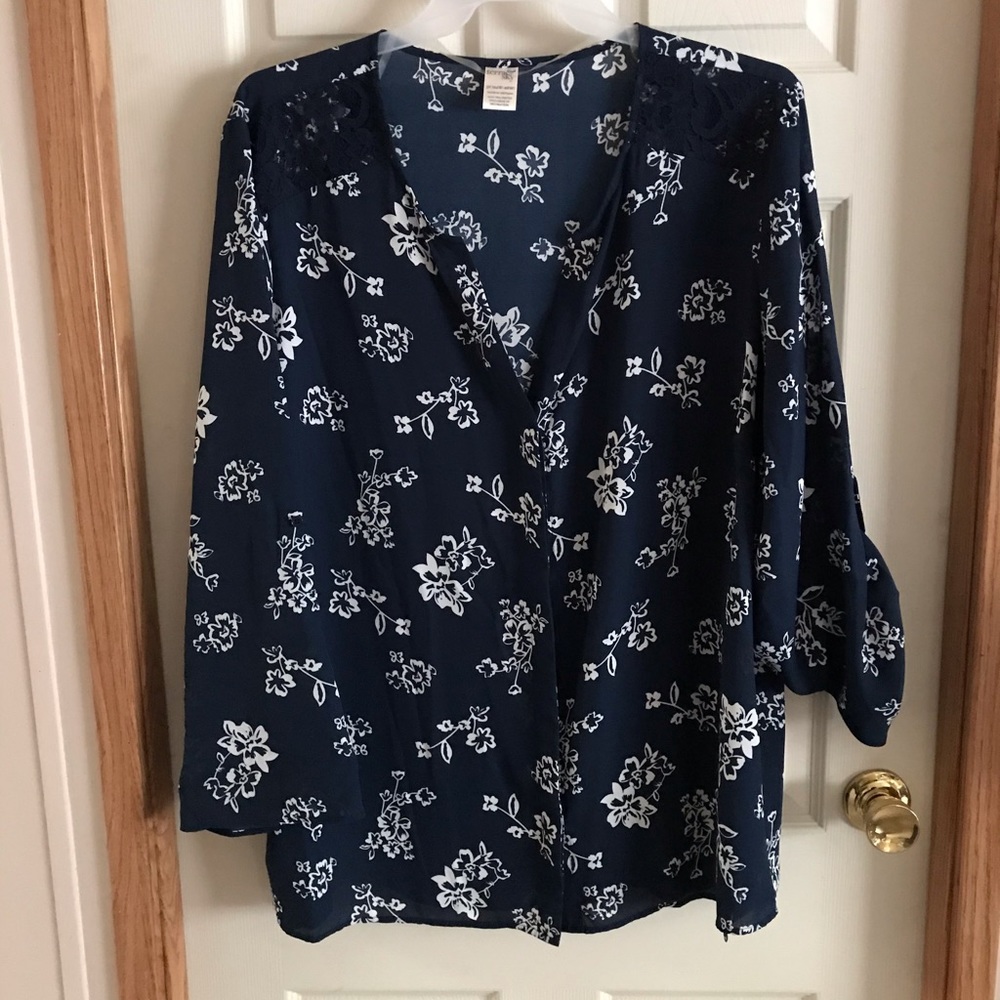 Terra & Sky Lace Detailed Button Up Top 3X